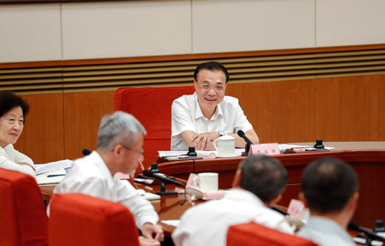 李克强主持召开经济形势专家和企业家座谈会